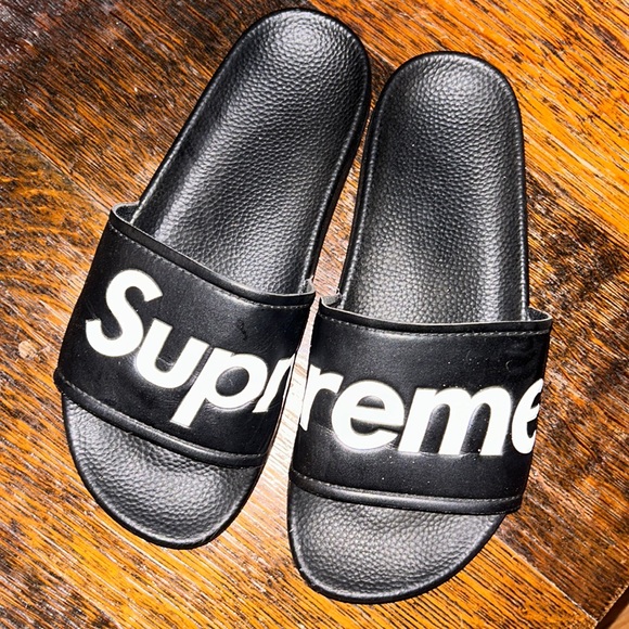Supreme Shoes - SUPREME UNISEX sz 7/8.5 black and white slides good preowned condition